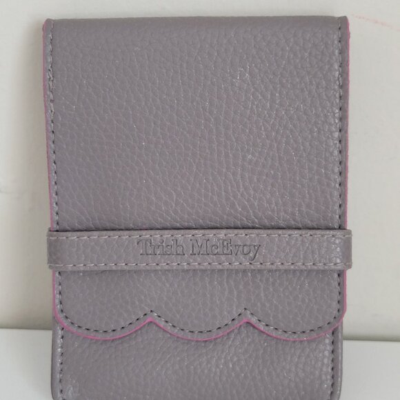 Trish McEvoy Makeup Travel Pouch ONLY Faux Leather from Confidence to Go Line - Picture 2 of 8